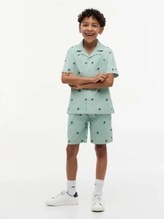 Pantalones cortos de rayas con logotipo monograma para niño
