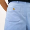 Pantalones cortos de sarga con bolsillos y botones dorados