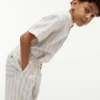 Pantalones cortos holgados de mezcla de lino a rayas para niño