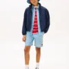 Pantalones cortos vaqueros de niño con estampado de banderas onduladas en espiga Pantalones cortos vaqueros de niño con estampado de banderas onduladas en espiga