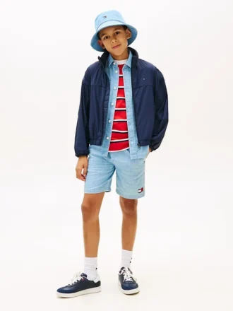 Pantalones cortos vaqueros de niño con estampado de banderas onduladas en espiga