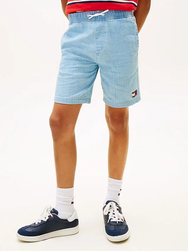 Pantalones cortos vaqueros de niño con estampado de banderas onduladas en espiga Pantalones cortos vaqueros de niño con estampado de banderas onduladas en espiga