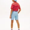 Pantalones cortos vaqueros de niño con estampado de banderas onduladas en espiga Pantalones cortos vaqueros de niño con estampado de banderas onduladas en espiga