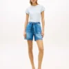 Pantalones cortos vaqueros de talle alto con cinturón