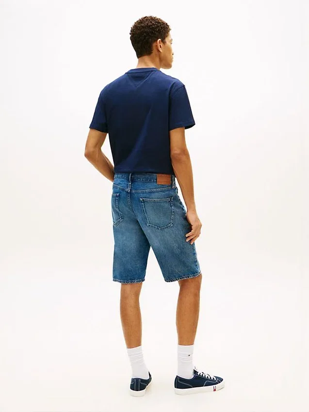 Pantalones cortos vaqueros Tommy Jeans con bolsillo con el logotipo Pantalones cortos vaqueros Tommy Jeans con bolsillo con el logotipo