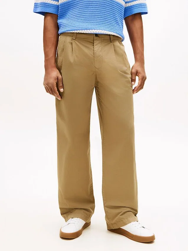 Pantalones holgados con pliegues y tacto de papel Pantalones holgados con pliegues y tacto de papel