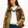 Parka corta con capucha resistente al agua Parka corta con capucha resistente al agua
