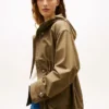 Parka corta con capucha resistente al agua Parka corta con capucha resistente al agua