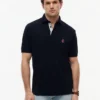 Polo con logotipo del escudo del archivo, corte clásico Polo con logotipo del escudo del archivo, corte clásico