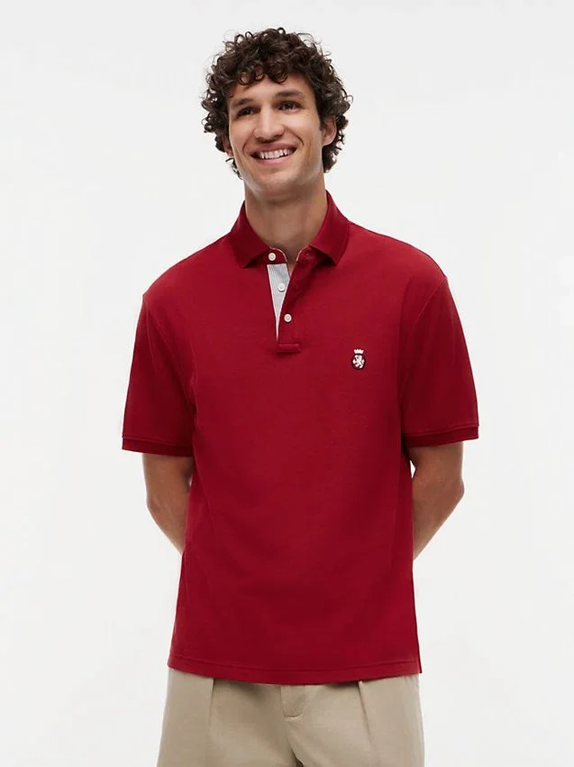 Polo con logotipo del escudo del archivo, corte clásico Polo con logotipo del escudo del archivo, corte clásico