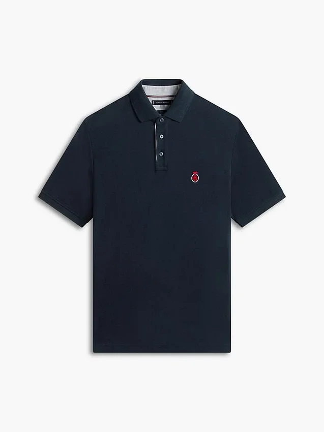 Polo con logotipo del escudo del archivo, corte clásico Polo con logotipo del escudo del archivo, corte clásico