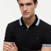 Polo con ribetes de corte regular
