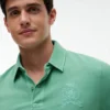Polo Crest teñido en prenda, corte regular
