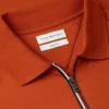Polo de algodón liso con cremallera y corte regular