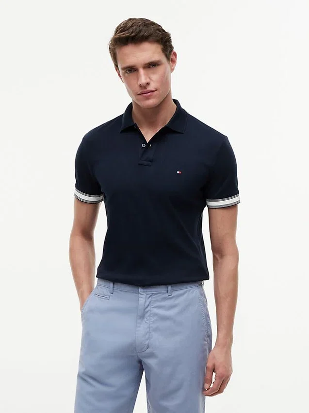 Polo de algodón liso de corte ajustado Polo de algodón liso de corte ajustado