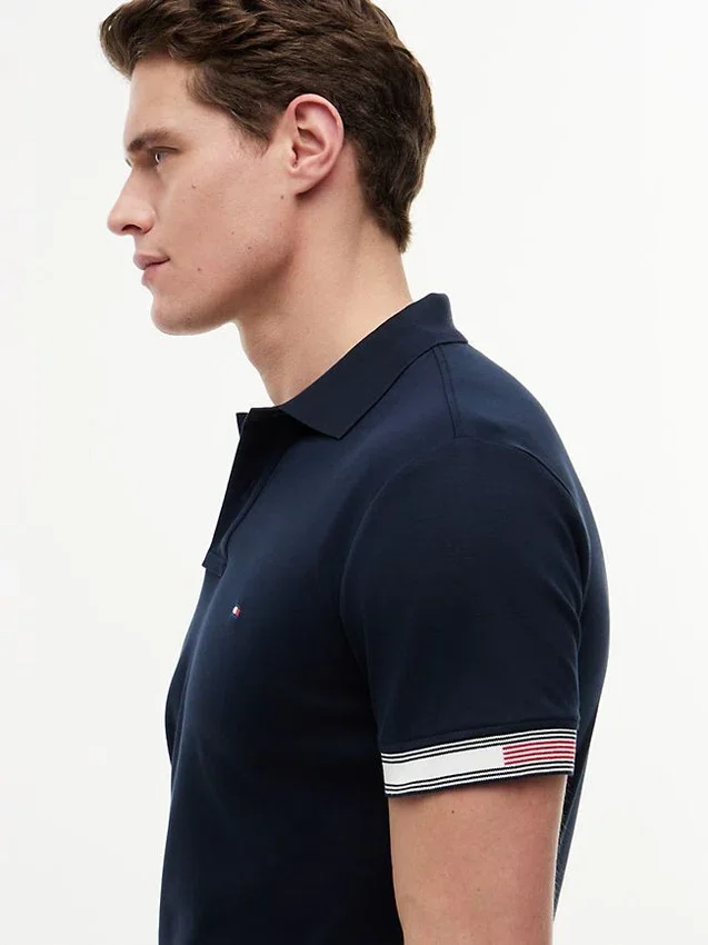 Polo de algodón liso de corte ajustado Polo de algodón liso de corte ajustado