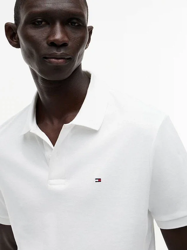 Polo de algodón liso de corte regular Polo de algodón liso de corte regular
