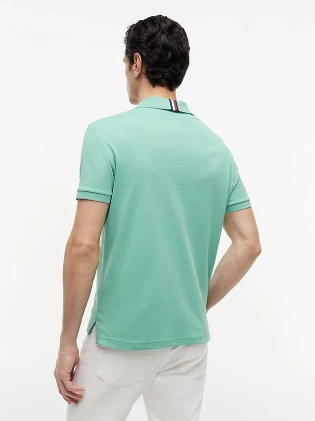 Polo de algodón liso de corte regular Polo de algodón liso de corte regular