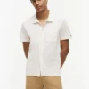 Polo de corte regular con bolsillo de malla