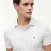 Polo de corte regular con estampado de anclas