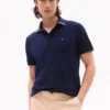 Polo de corte regular con logotipo bajo el cuello