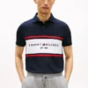 Polo de corte regular con rayas y logotipo de Tommy Polo de corte regular con rayas y logotipo de Tommy