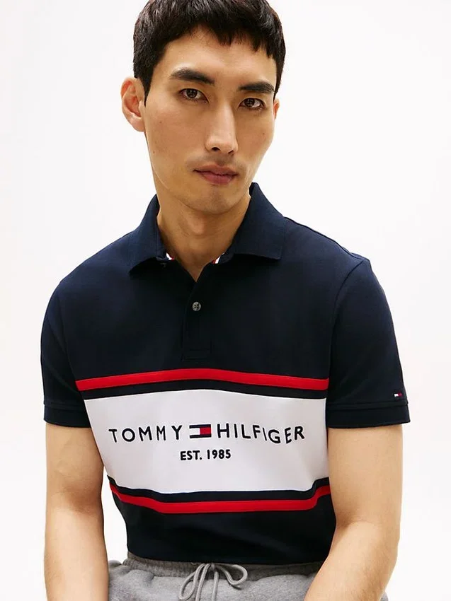 Polo de corte regular con rayas y logotipo de Tommy Polo de corte regular con rayas y logotipo de Tommy