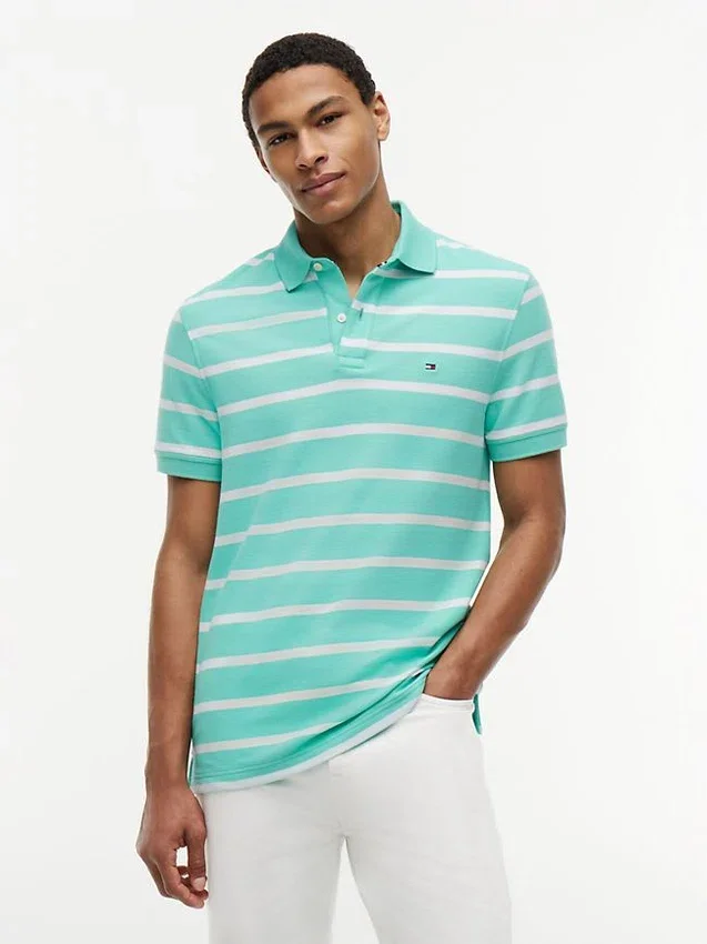 Polo de corte regular con rayas y tejido transpirable Polo de corte regular con rayas y tejido transpirable
