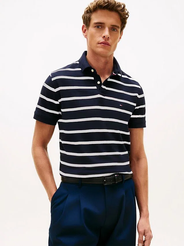 Polo de corte regular con rayas y tejido transpirable Polo de corte regular con rayas y tejido transpirable
