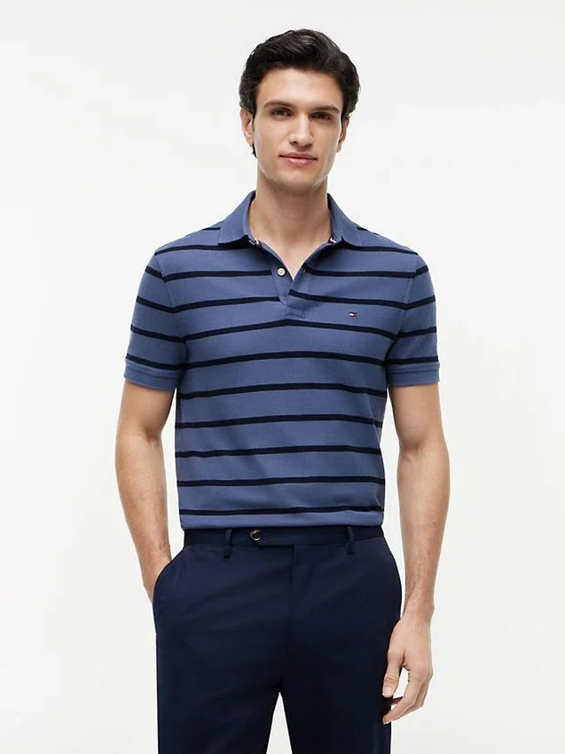 Polo de corte regular con rayas y tejido transpirable Polo de corte regular con rayas y tejido transpirable