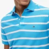 Polo de corte regular con rayas y tejido transpirable Polo de corte regular con rayas y tejido transpirable