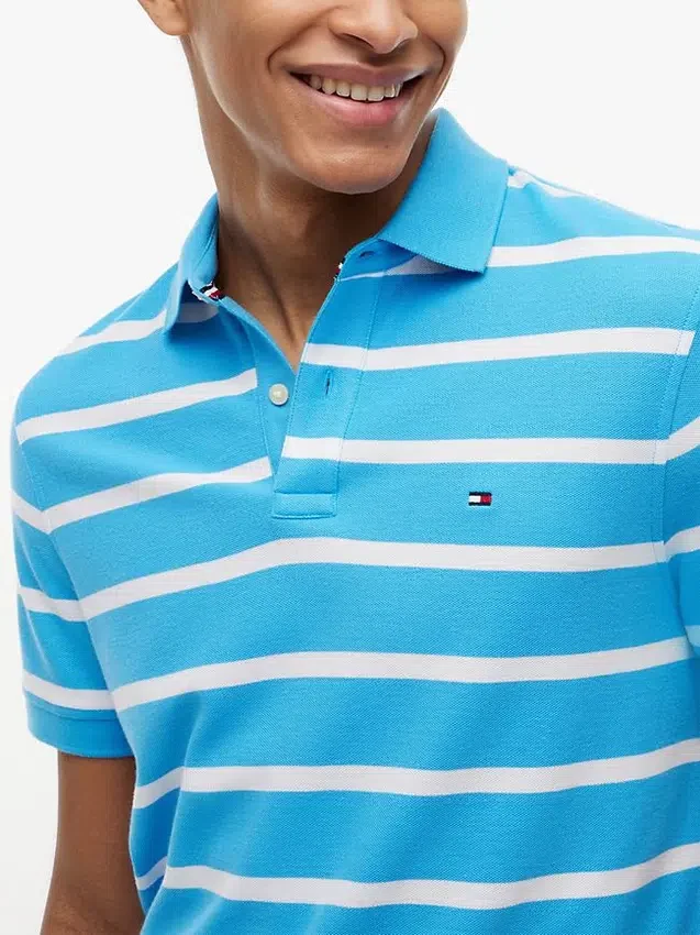 Polo de corte regular con rayas y tejido transpirable Polo de corte regular con rayas y tejido transpirable