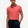 Polo de corte regular con ribetes y tejido transpirable