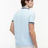 Polo de corte regular con ribetes y tejido transpirable