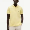 Polo de corte regular teñido en prenda