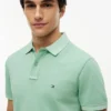 Polo de corte regular teñido en prenda