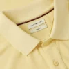 Polo de corte regular teñido en prenda