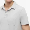 Polo de jersey con bolsillo y corte regular
