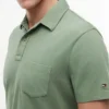 Polo de jersey con bolsillo y corte regular Polo de jersey con bolsillo y corte regular