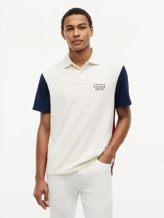 Polo de piqué con bloques de color y corte clásico