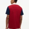 Polo de piqué con bloques de color y corte clásico Polo de piqué con bloques de color y corte clásico