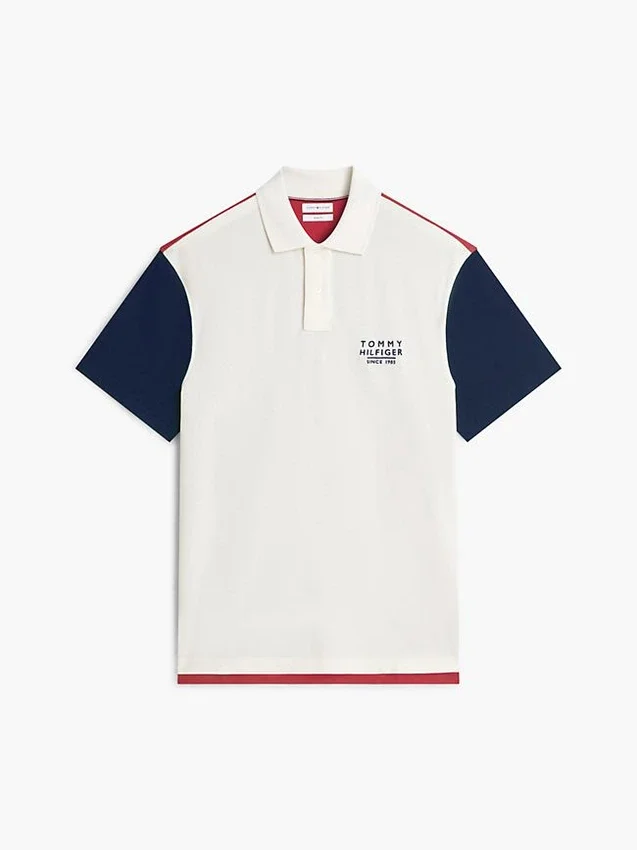 Polo de piqué con bloques de color y corte clásico Polo de piqué con bloques de color y corte clásico