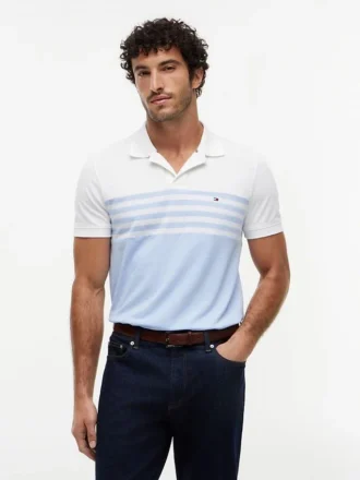 Polo de piqué con bloques de color y corte regular