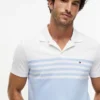 Polo de piqué con bloques de color y corte regular