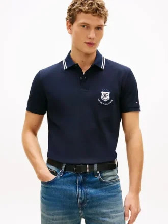 Polo de piqué con escudo monograma de corte regular