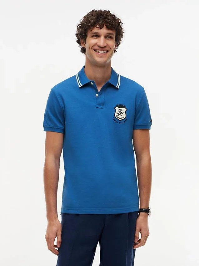 Polo de piqué con escudo monograma de corte regular Polo de piqué con escudo monograma de corte regular