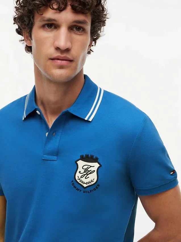 Polo de piqué con escudo monograma de corte regular Polo de piqué con escudo monograma de corte regular