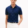 Polo de piqué con estampado de banderas en todo el cuerpo y corte regular Polo de piqué con estampado de banderas en todo el cuerpo y corte regular