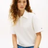 Polo de piqué con monograma en letra cursiva y corte holgado