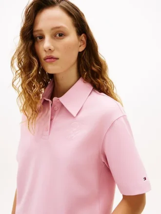 Polo de piqué con monograma en letra cursiva y corte holgado